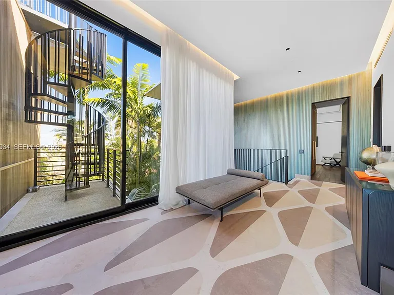200 W Rivo Alto Dr — Photo 38