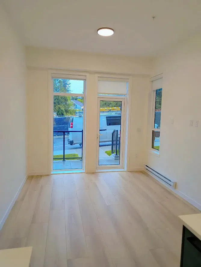 2 bed, 700 sqft, $2,400 — Photo 3