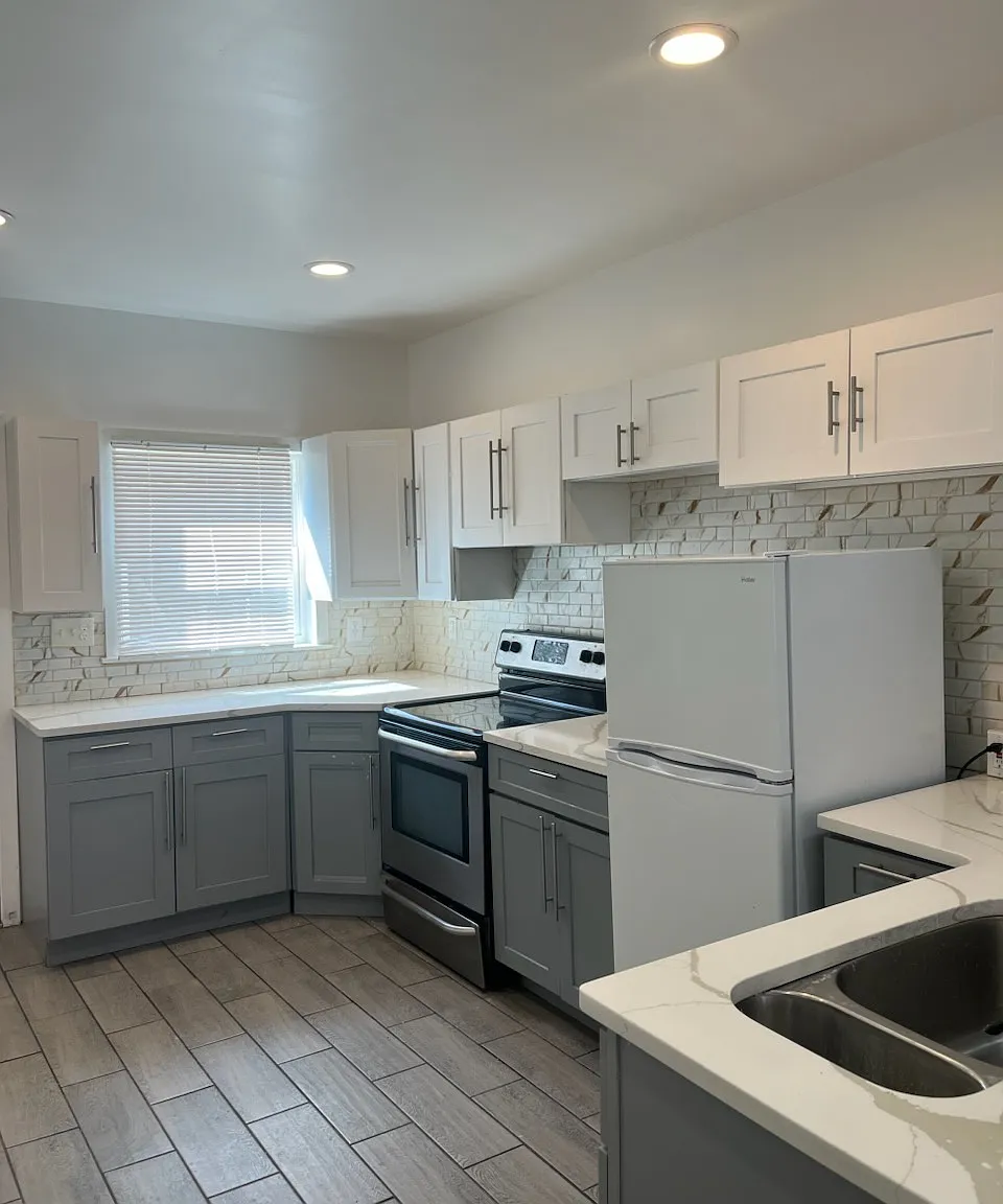 3 bed, 2.5 bath, 2800 sqft, $2,600 — Photo 3