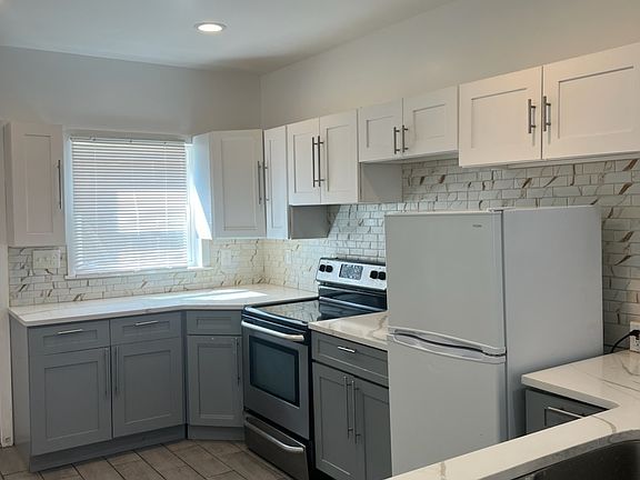 3rd image of 2036 Pierce St