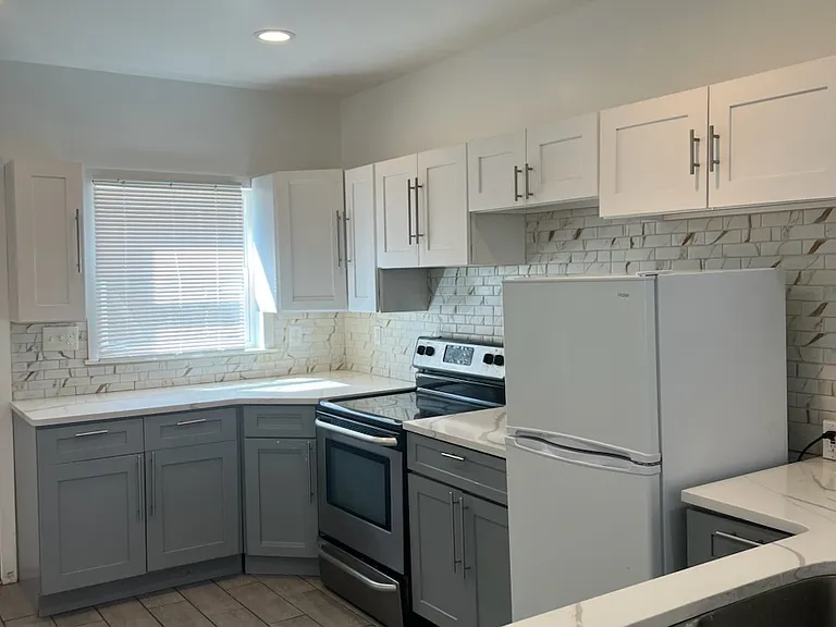 2036 Pierce St — Photo 3