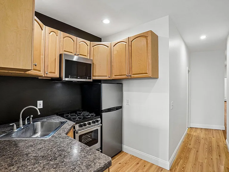 82 Manhattan Ave #6 — Photo 8