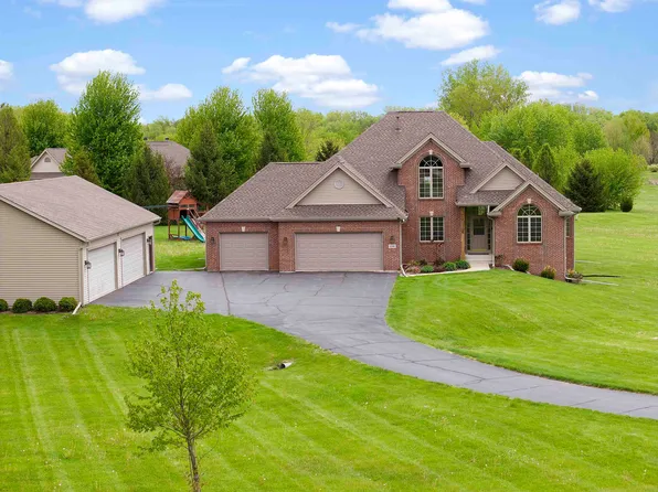 102 Westfield Rd, Winnebago, IL 61088