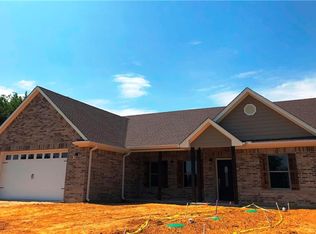 123 Bowie Dr, Lake Kiowa, TX 76240