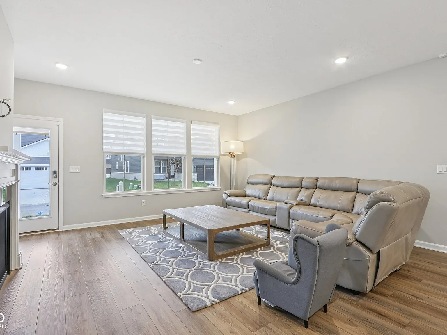 4 bed, 4.5 bath, 4656 sqft, $4,300 — Photo 4