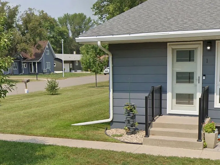 306 Regina Ave S #1 — Photo 22