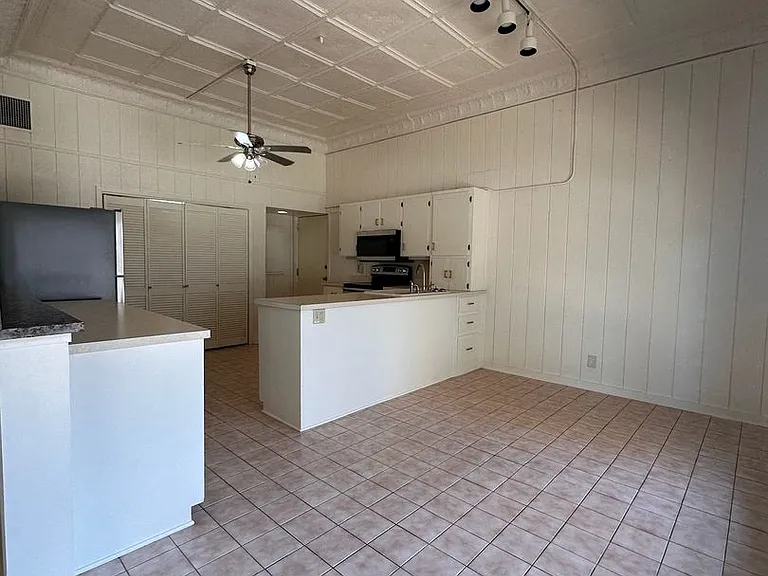 108 E Lee St — Photo 12
