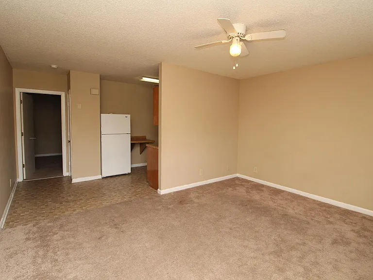 706 Peachers Dr #J — Photo 3