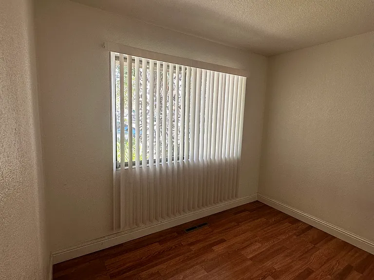 4890 Hamilton Ave — Photo 5