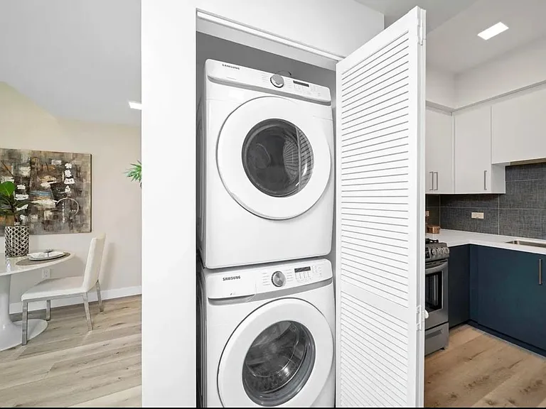 1111 N Kenmore Ave #205 — Photo 4