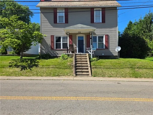 678 W Martin St, East Palestine, OH 44413