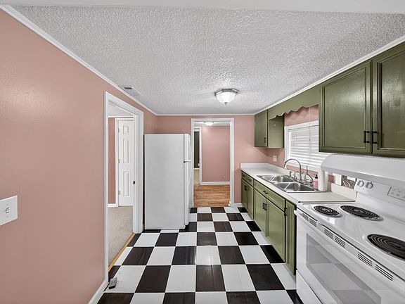 5th image of 610 S College St