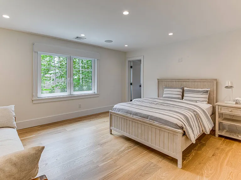 40 Edwards Ave — Photo 20