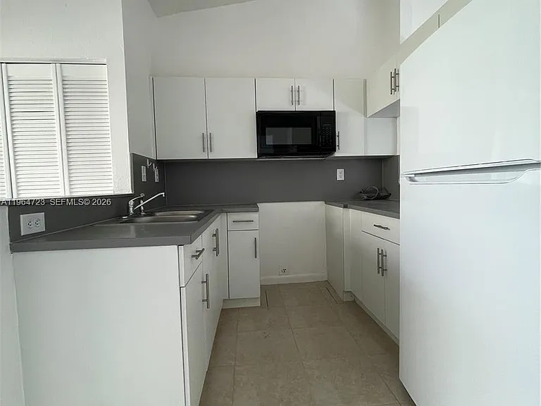1210 San Remo Cir — Photo 2
