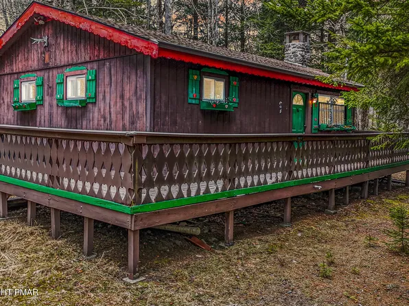 5211 Fir Ln, Pocono Summit, PA 18346