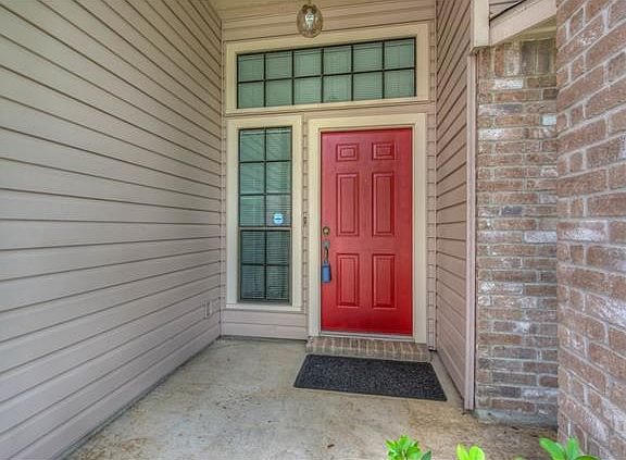 4th image of 1204 Faircrest Dr
