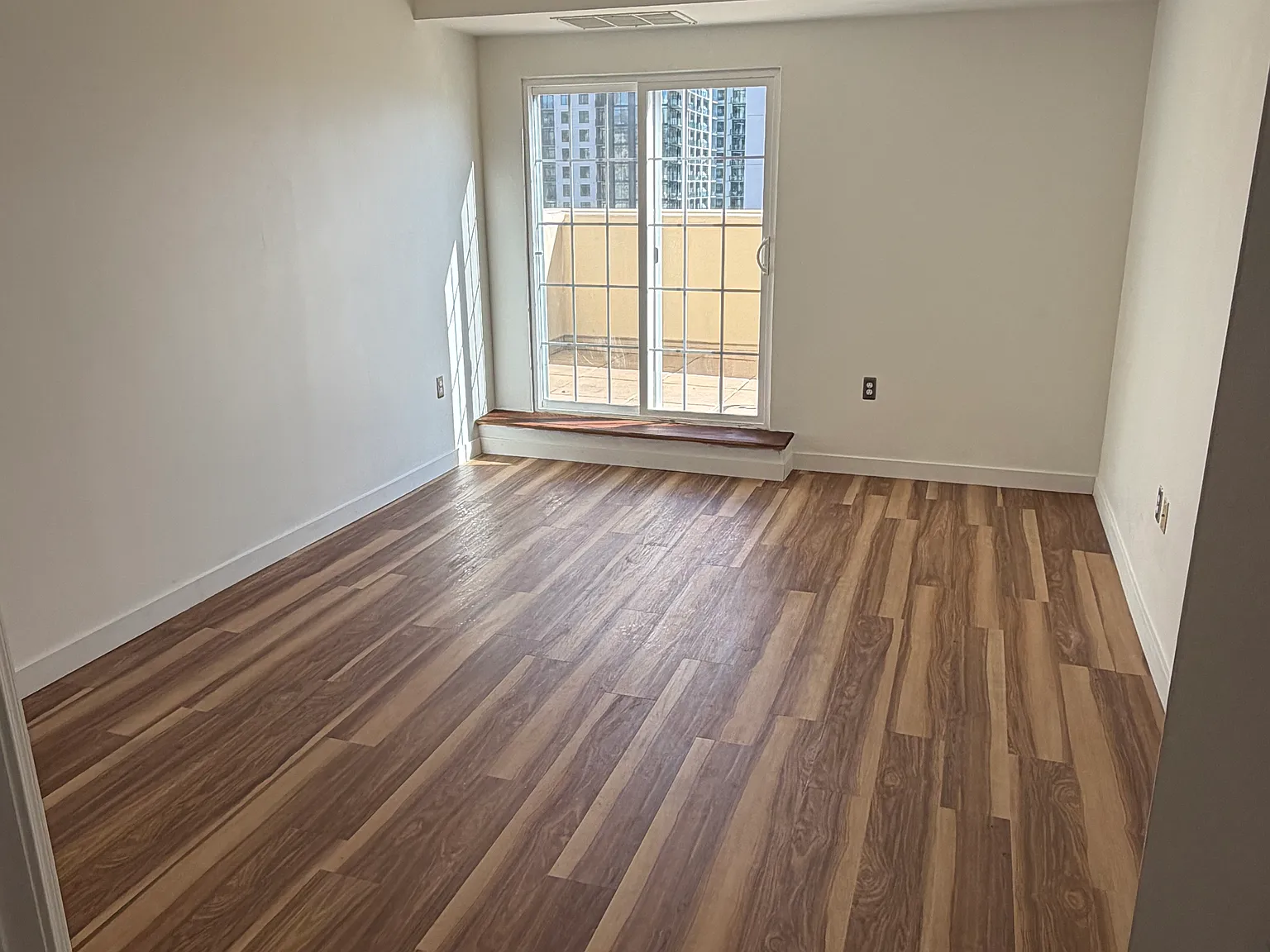 300 W 11th Ave — Photo 4