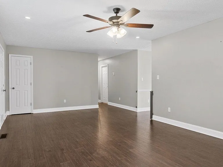 729 Collett Rd — Photo 4