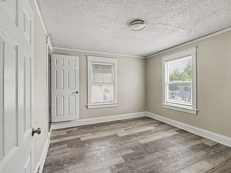 3205 E 31st St — Photo 11