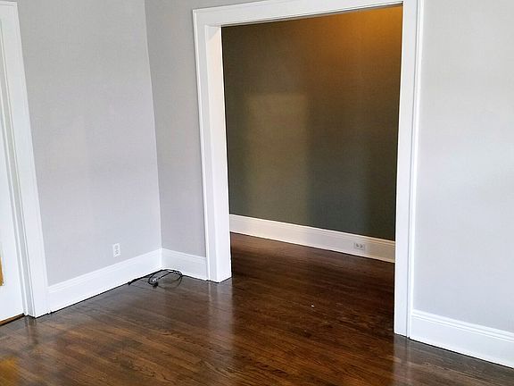 3rd image of 549 Warren St #1