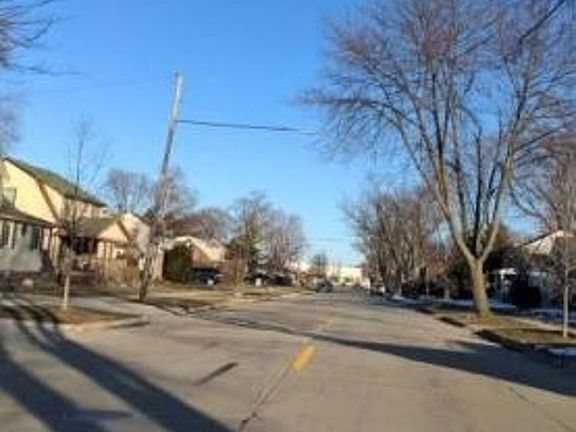 Exterior Neighborhood (street photo)