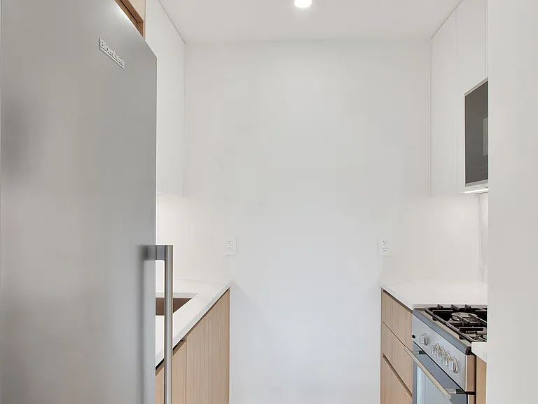 227 E 59th St #3B — Photo 4