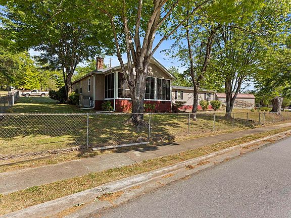 4th image of 106 Webster St