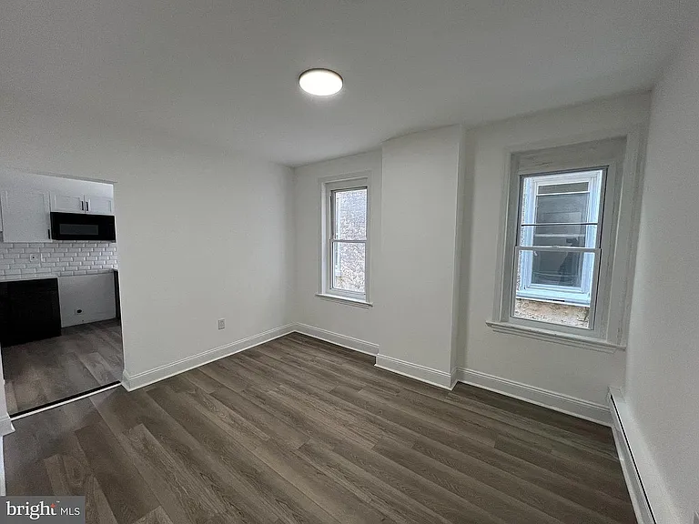 925 W 3rd St — Photo 10