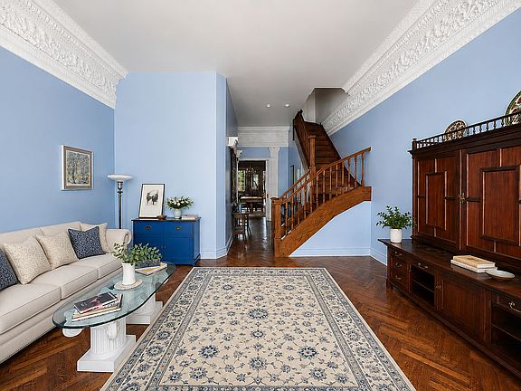 3rd image of 117 W 85th St