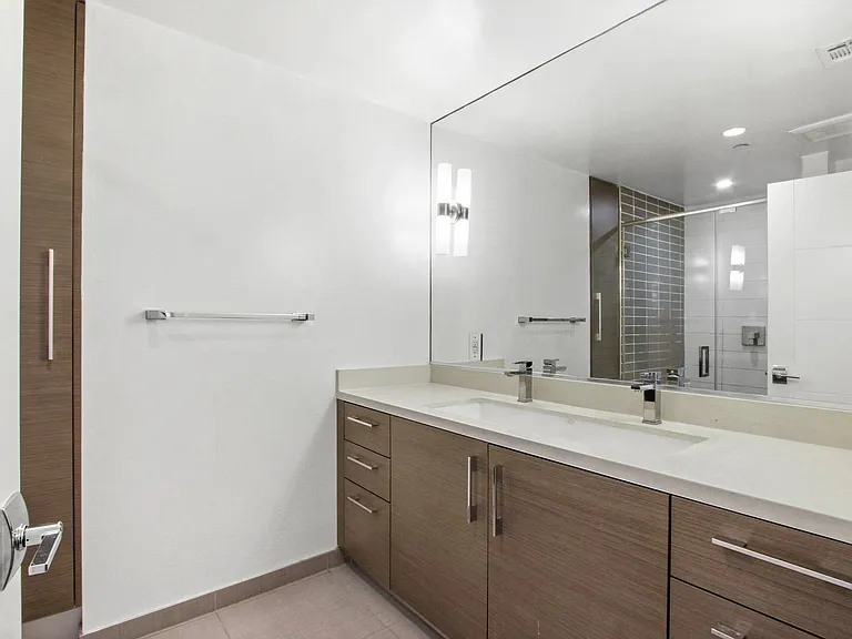 The Carlton At Hollywood — Photo 12