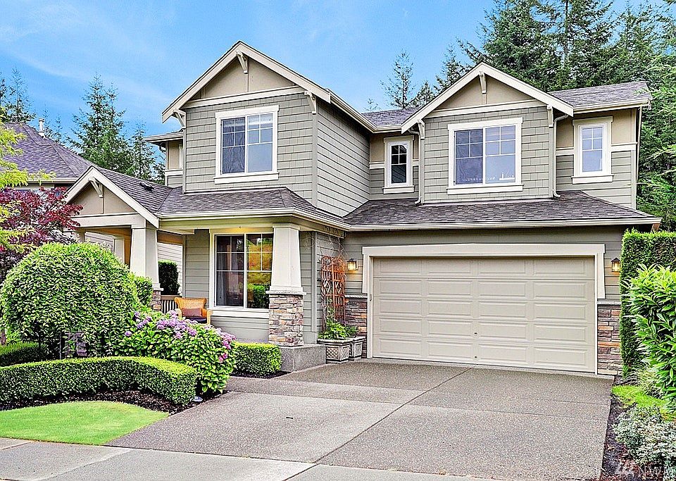 Great curb appeal and landscaping 