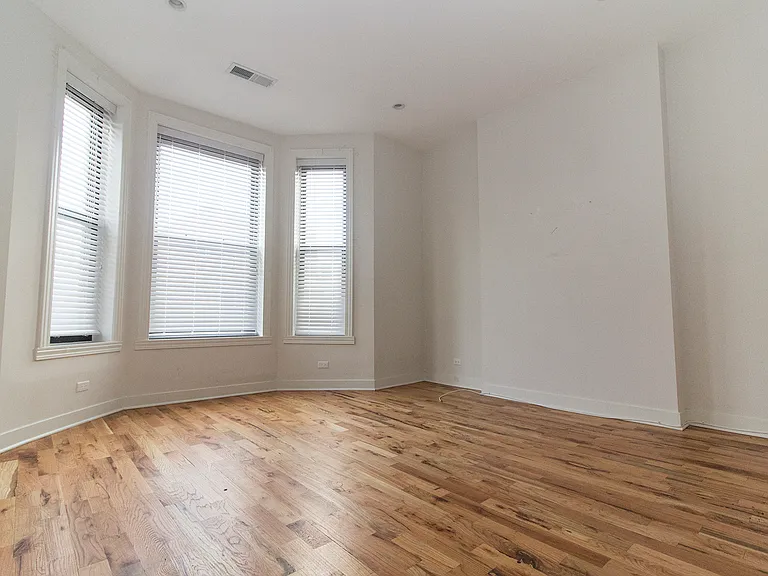 751-53 W Buckingham Pl — Photo 16