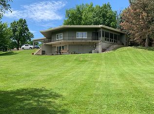 1221 S 9th St, Atchison, KS 66002