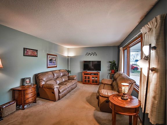 5th image of 219 Glenmore Dr