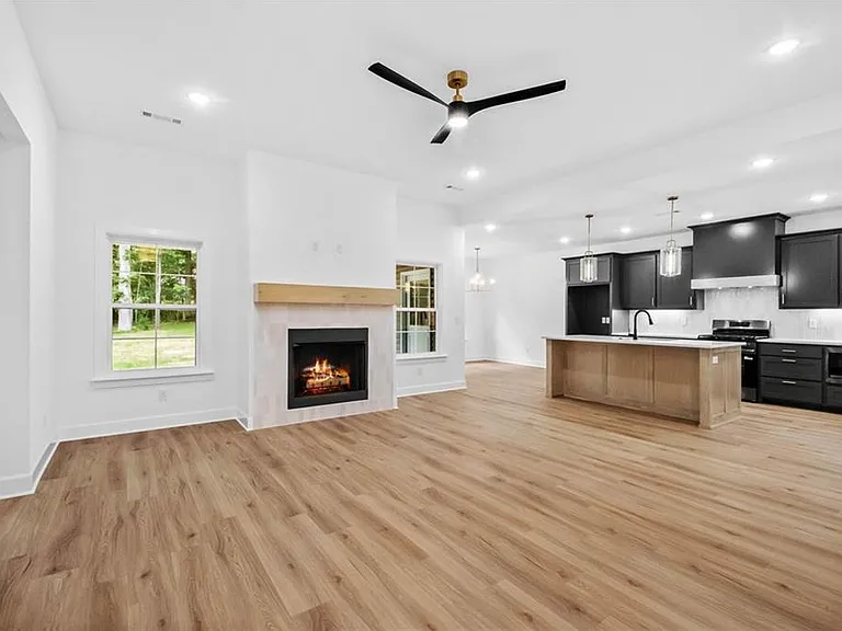 4 Argyll Cir — Photo 2