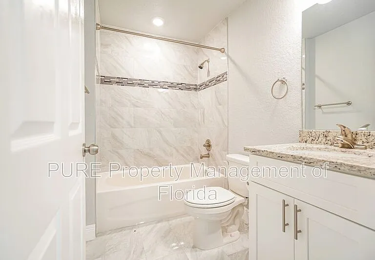 6419 NW 57th Ave — Photo 15