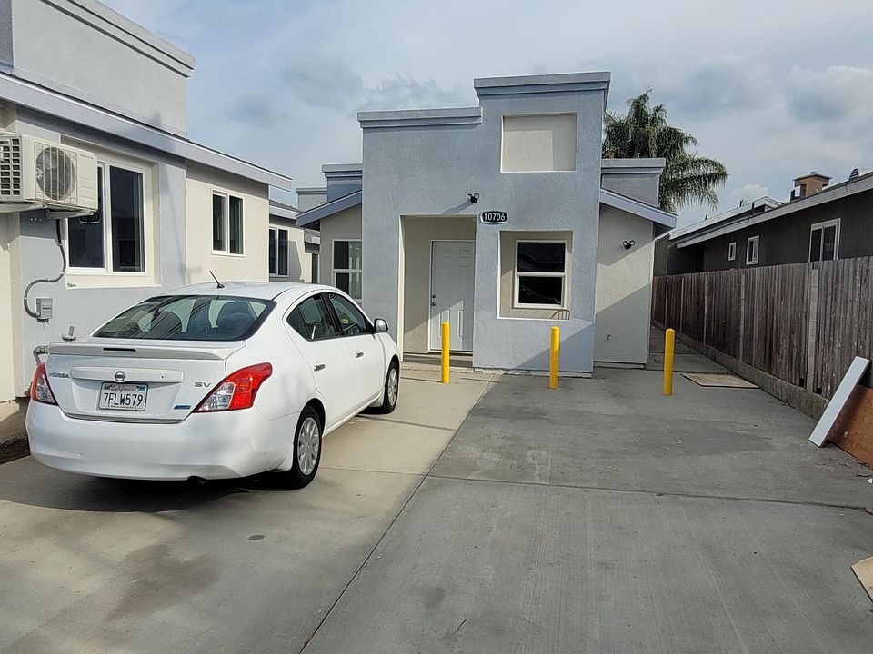 1st image of 10706 S Grevillea Ave