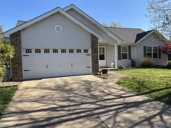 4 Springwind Ct, O'Fallon, MO 63366