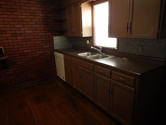 5th image of 520 S Bailey Ave