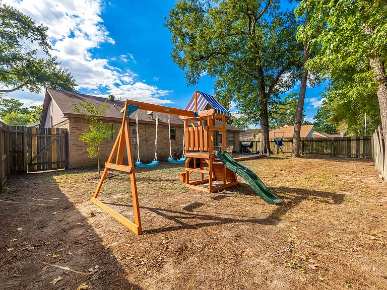 18834 Jodywood Dr — Photo 44
