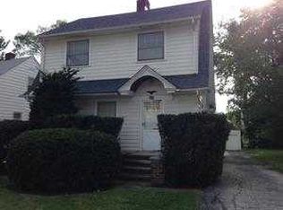 904 Clarence Rd, Cleveland Heights, OH 44121