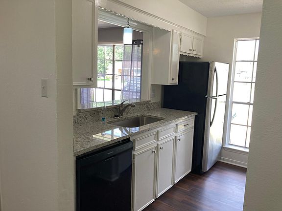 5th image of 2112 N Austin Ave #1