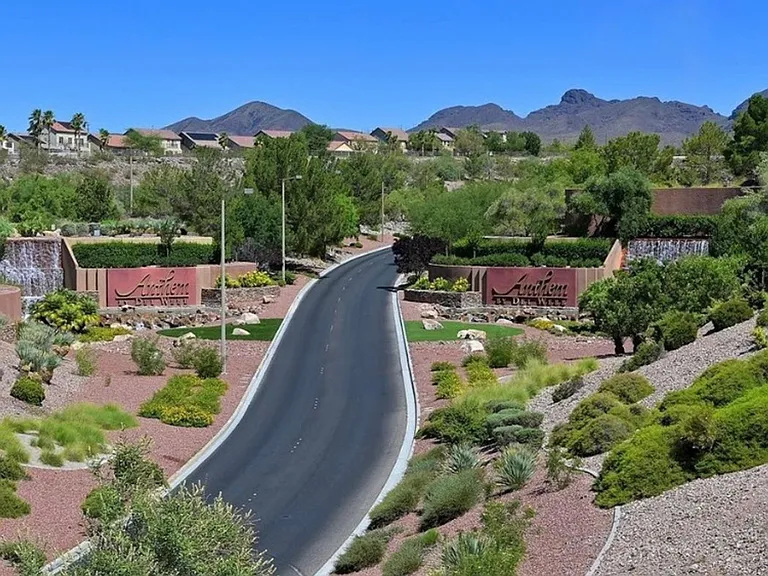2103 Sawtooth Mountain Dr — Photo 26