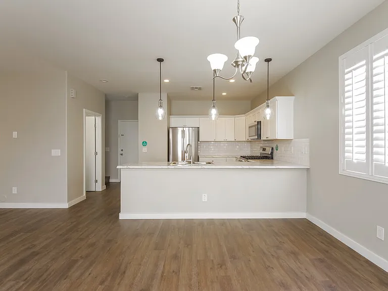 3218 W Glendale Ave #37 — Photo 6