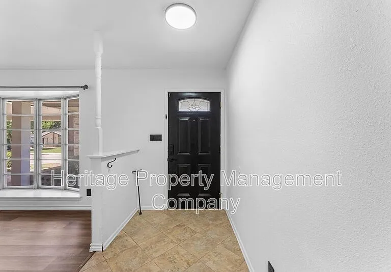 3614 Versailles Dr — Photo 4