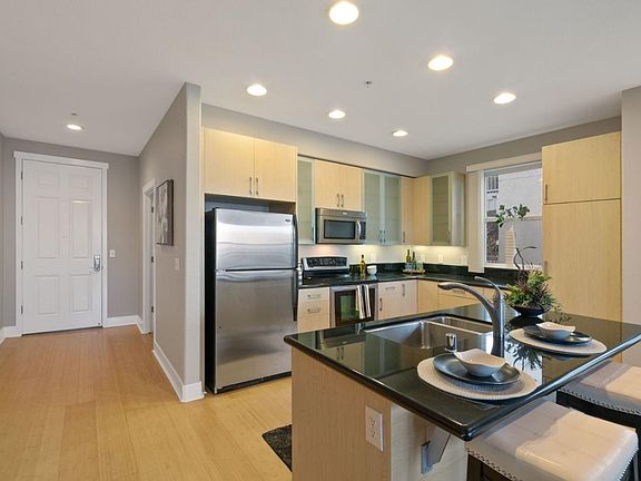 4th image of 2030 N Pacific Ave Unit 211
