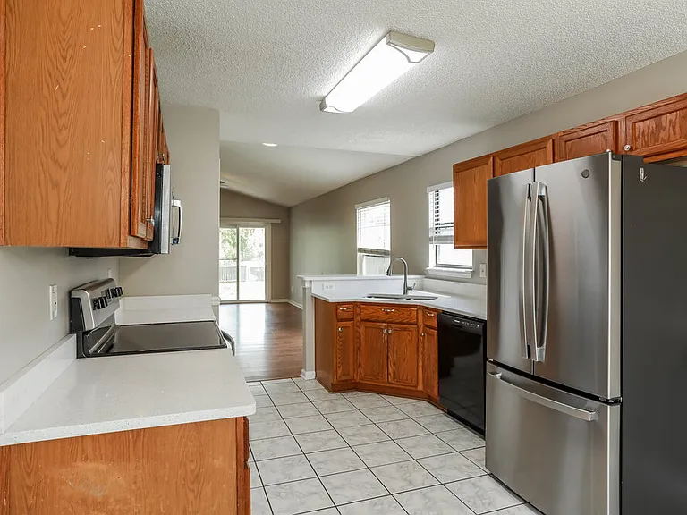 1976 Hunters Trace Cir — Photo 8