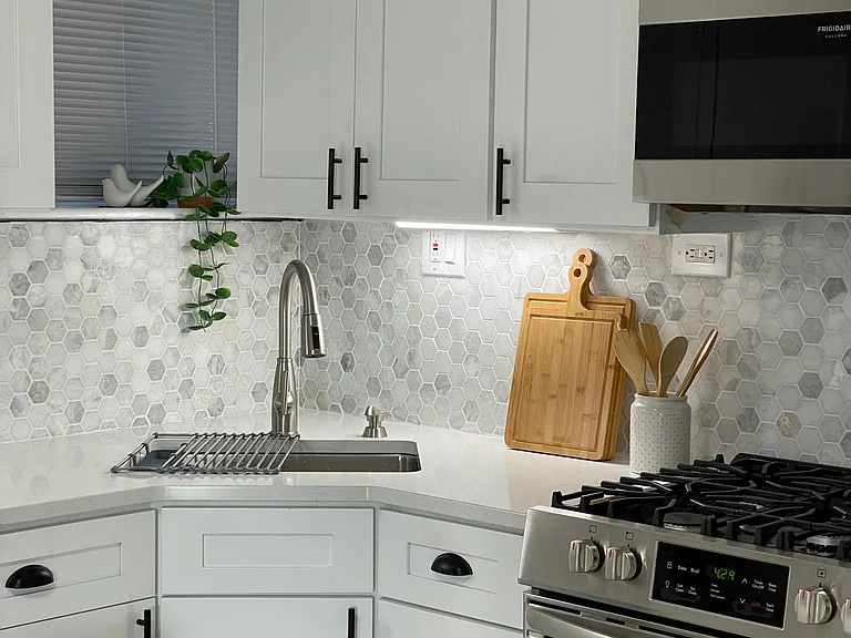 9137 Lawler Ave #BASEMENT — Photo 2