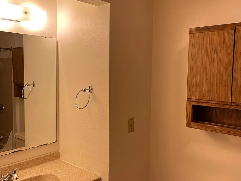 340 E Burlington St #2 — Photo 9