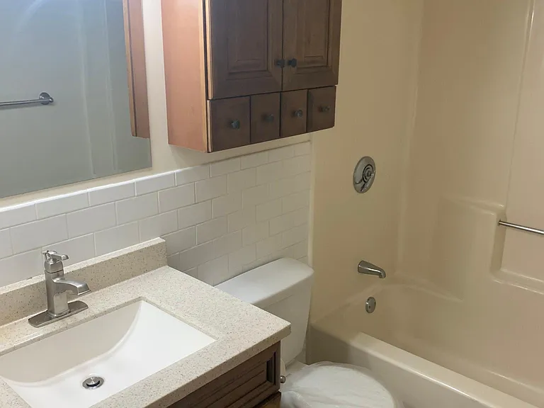 52-54 Webster St #4 — Photo 2
